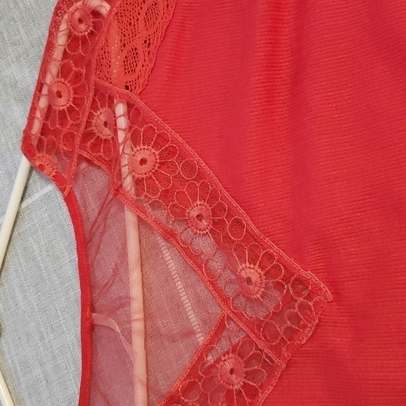 NWT FREE PEOPLE  LOLA LaceTrim V-neck Knit Top, Color Rose Crimson, Size… - Picture 14 of 16
